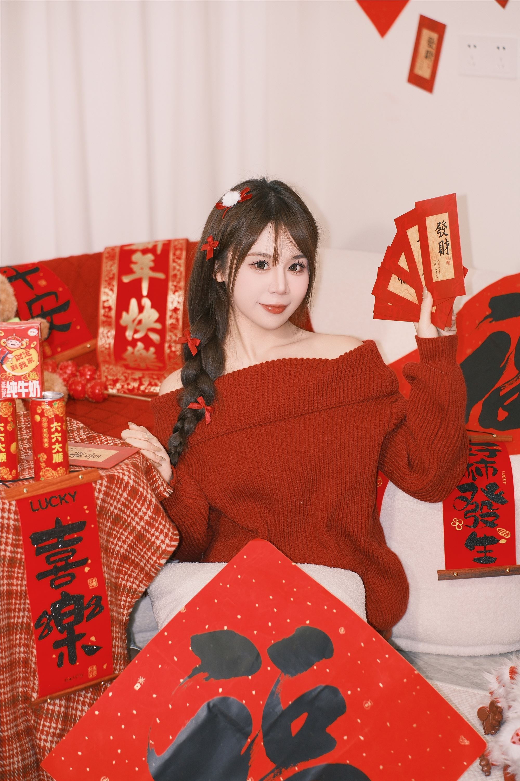 YITUYU艺图语 2025.02.05 居家拍新年照 泡芙小方